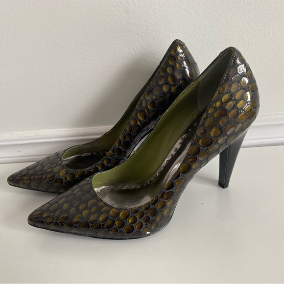 BCBGirl Green Snake Skin Leather Heels - Picture 6 of 11